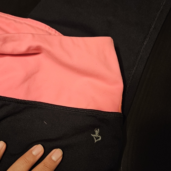 Torrid Black Colorblock Cropped Active Legging - Picture 8 of 9